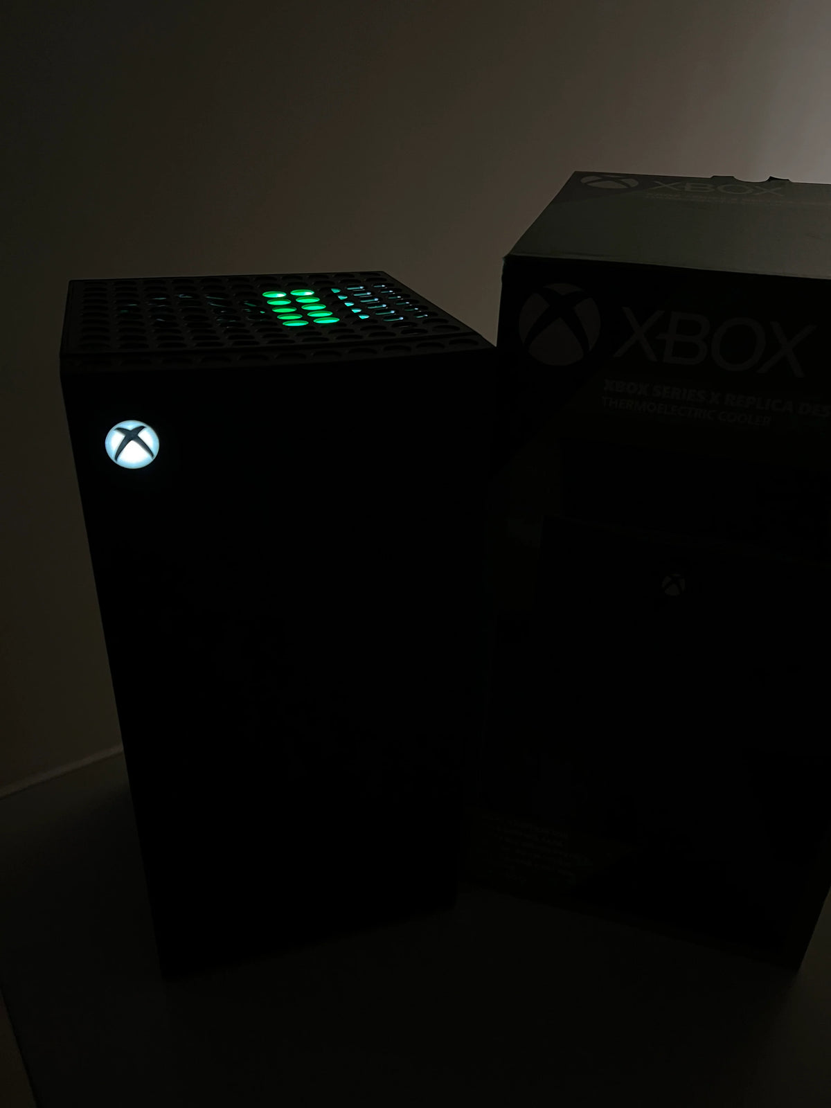 Mini Heladera Xbox – 8 Latas + Estante para Snacks